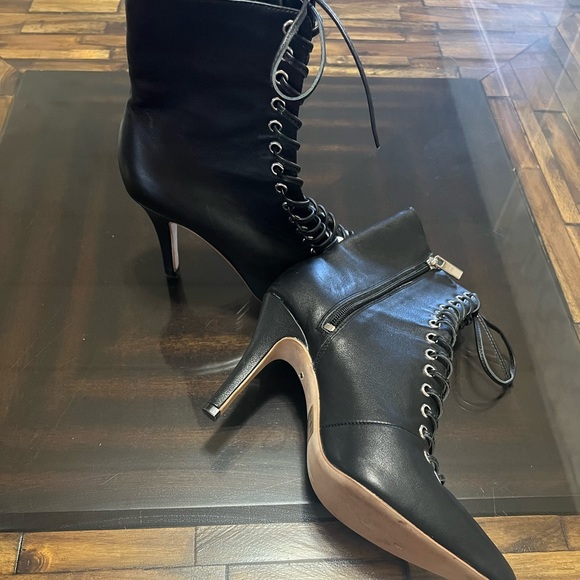 - Raye Tyler Black Leather Pointed Toe Lace Up Ankle Booties Size 6.5 - Picture 11 of 12